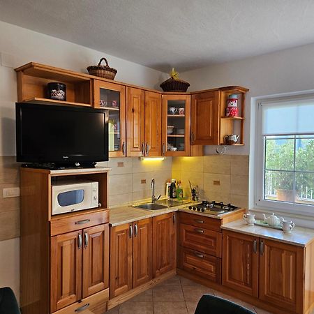 Apartmani Natasa Lokva Rogoznica Ngoại thất bức ảnh