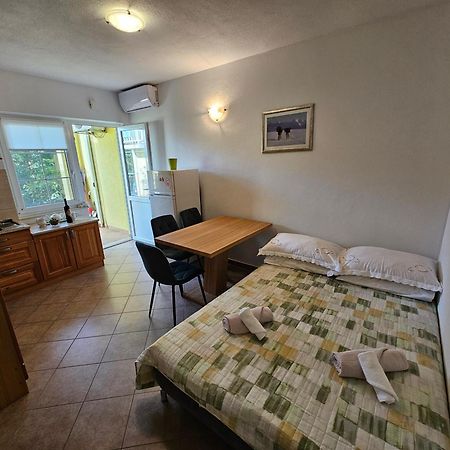 Apartmani Natasa Lokva Rogoznica Ngoại thất bức ảnh