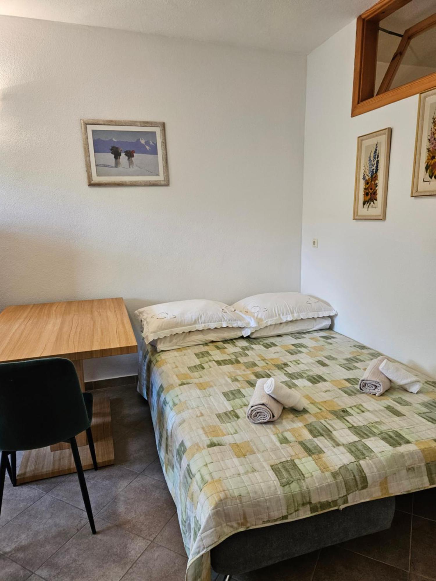 Apartmani Natasa Lokva Rogoznica Ngoại thất bức ảnh